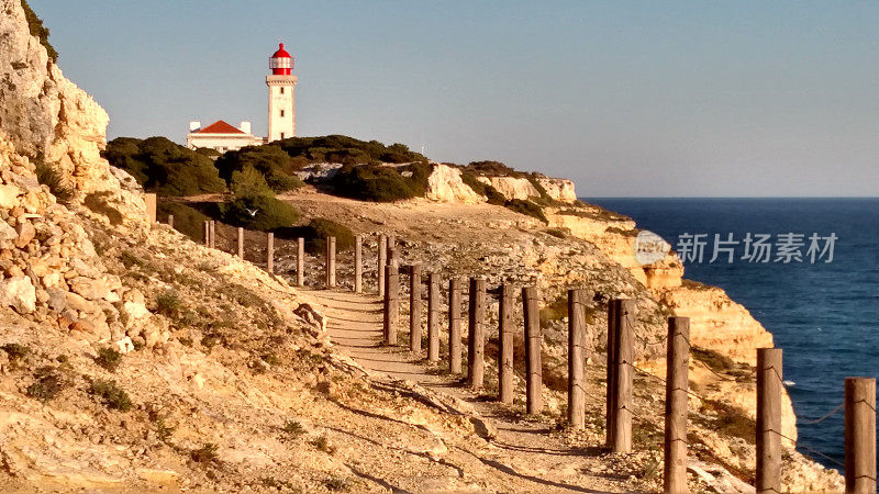 葡萄牙Carvoeiro Faro de Alfanzina灯塔Algarve Coast的小径